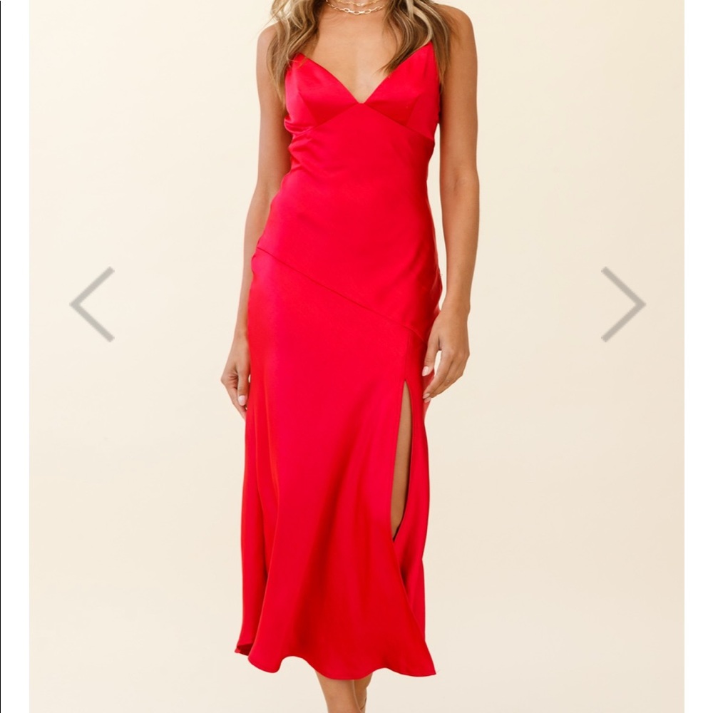 Selfie Leslie red midi dress